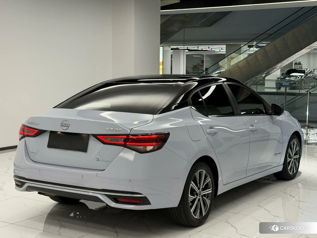 Nissan Xuan Yi 2023 Серебристо-серый из Китая