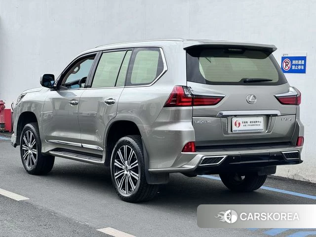 Lexus LX 2022 Серебристо-серый из Китая