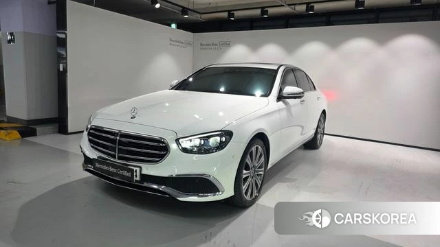 Mercedes-Benz E-Class W213 2023 Белый из Кореи