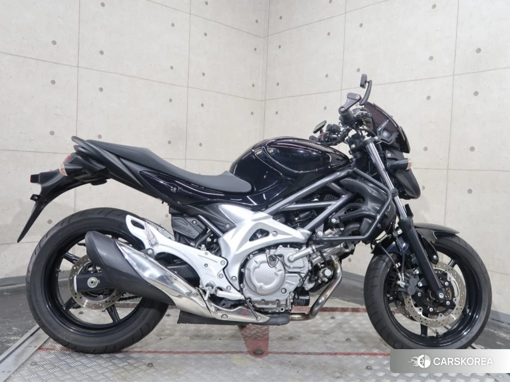 Проданный Suzuki GLADIUS 400 ABS 2010 из Японии