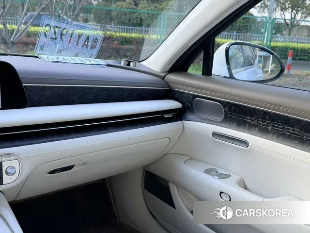 Genisys G90 2023 Белый из Китая