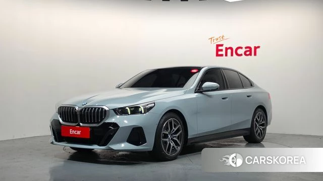 BMW 5 Series (G60) 2026 Серебристо-серый из Кореи