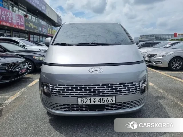 Hyundai Staria 2023 Серебристо-серый из Кореи