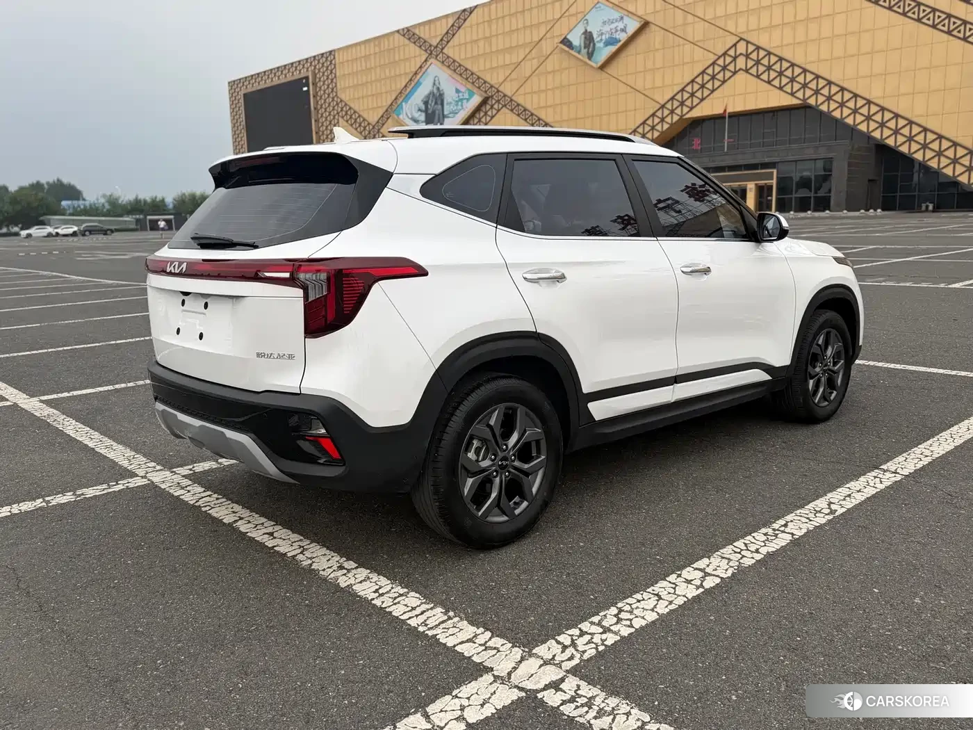 Kia Seltos 2023 Белый из Китая
