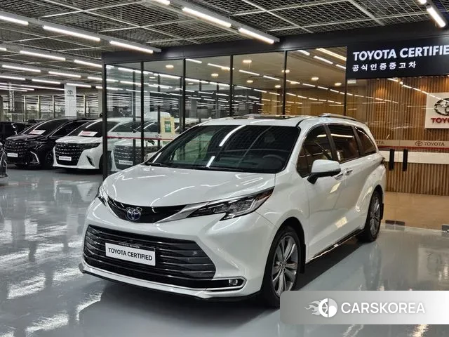 Toyota Sienna 4th Generation 2025 Белый из Кореи