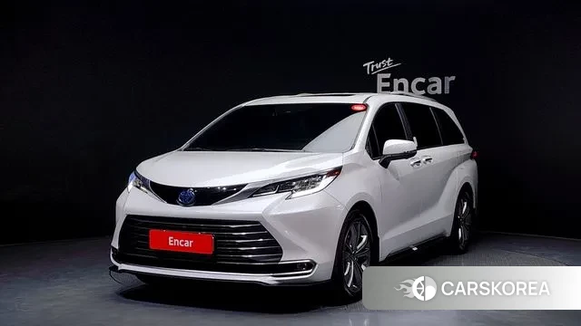 Toyota Sienna 4th Generation 2025 Белый из Кореи