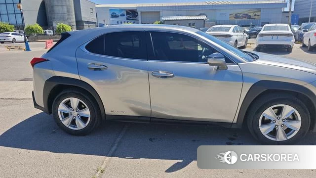 Lexus UX 2021 Шампань из Китая