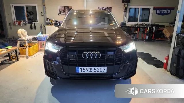 Audi Q7 (4M) 2023 Черный из Кореи