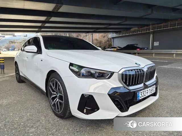 BMW 5 Series (G60) 2025 Белый из Кореи