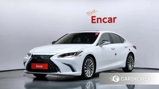Lexus ES300h 7th generation 2023 Белый из Кореи