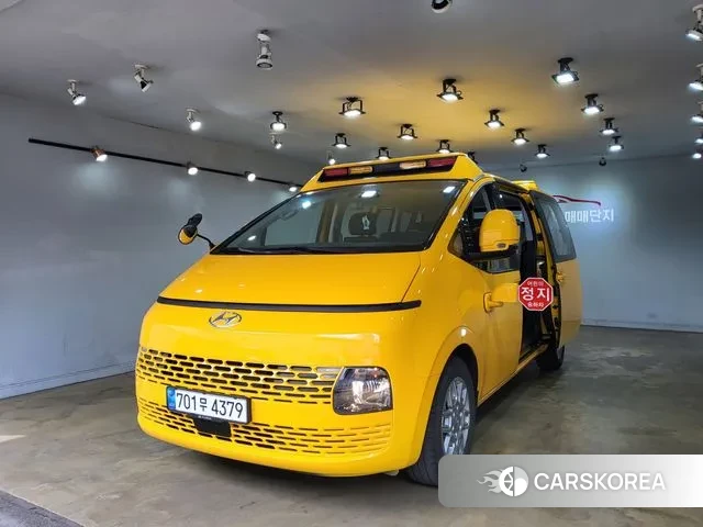 Hyundai Staria 2023 Желтый из Кореи