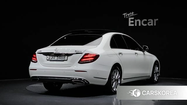 Mercedes-Benz E-Class W213 2019 Белый из Кореи