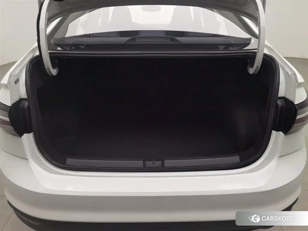 Volkswagen Lavida 2023 Белый из Китая