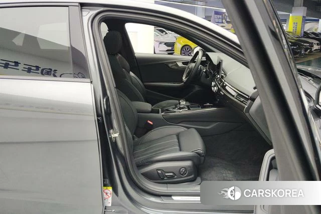 Audi A4L 2023 Темно-серый из Китая