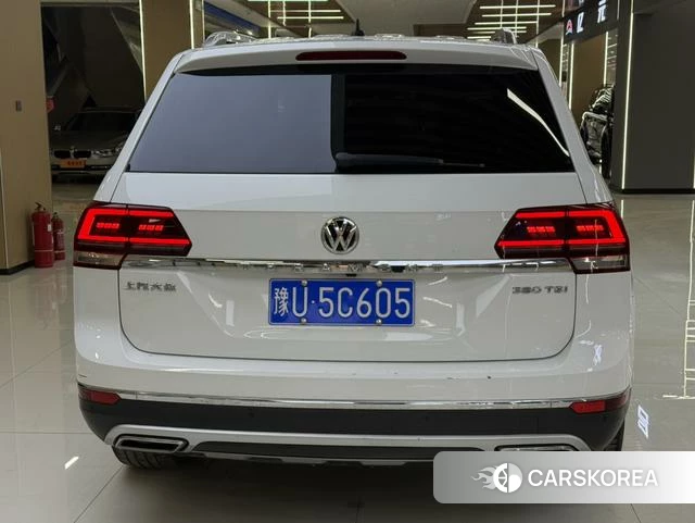 Volkswagen Tourang 2018 Белый из Китая