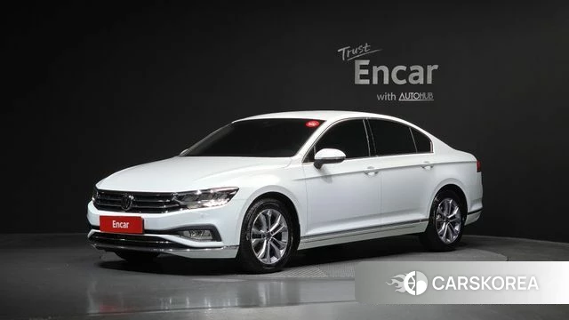 Volkswagen Passat GT (B8) 2022 Белый из Кореи