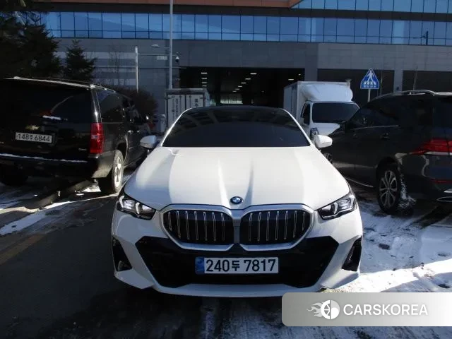 BMW 5 Series (G60) 2024 Белый из Кореи
