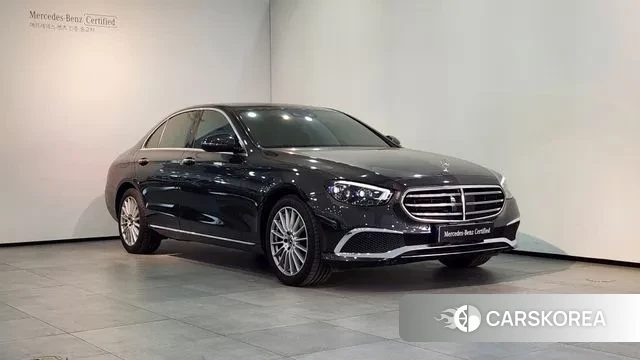 Mercedes-Benz E-Class W213 2023 Серый из Кореи