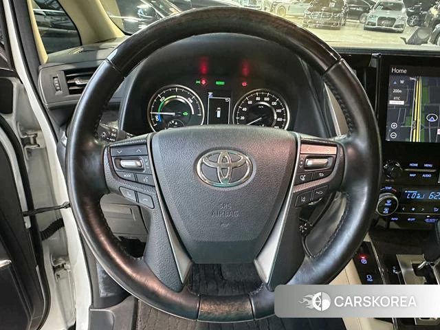 Toyota Elfa 2021 Белый из Китая