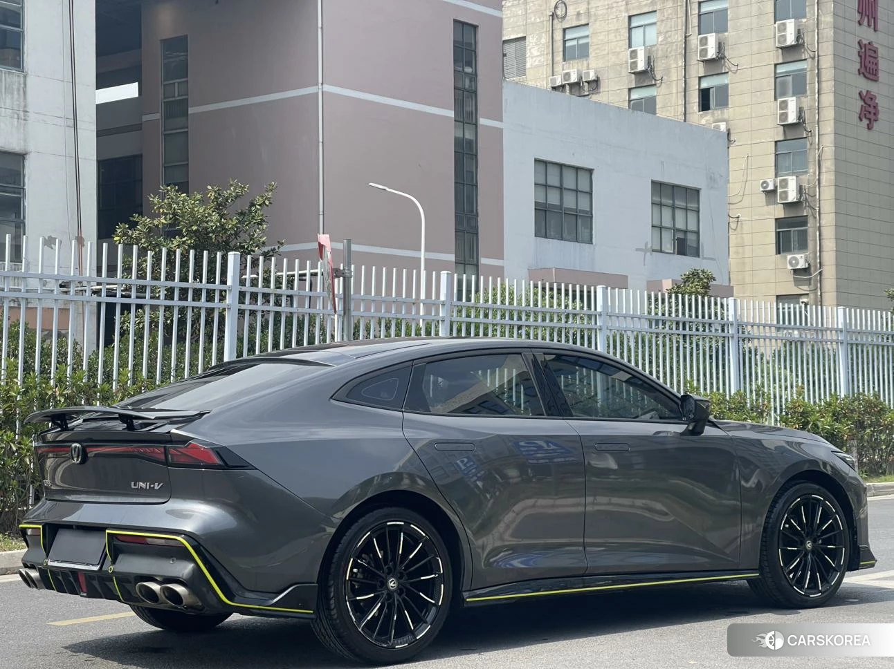 Chang'an UNI-V 2022 Темно-серый из Китая