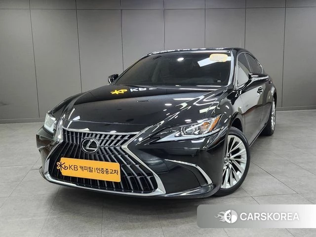 Lexus ES300h 7th generation 2023 Черный из Кореи