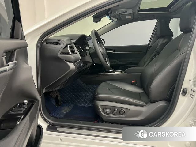 Toyota Camry 2023 Белый из Китая