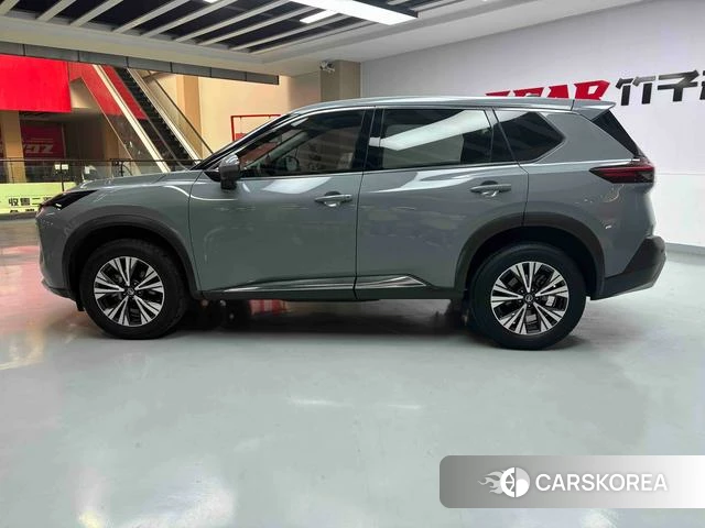 Nissan Qijun 2021 Темно-серый из Китая