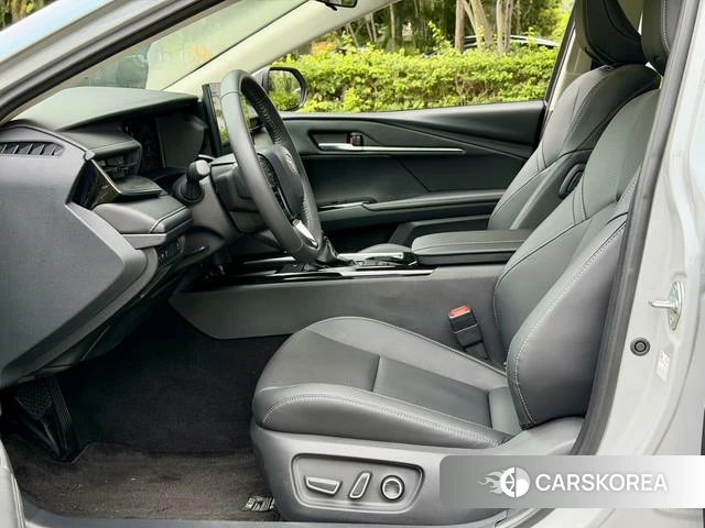 Toyota Camry 2025 Серебристо-серый из Китая