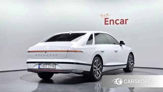 Hyundai Grandeur Hybrid (GN7) 2023 Белый из Кореи