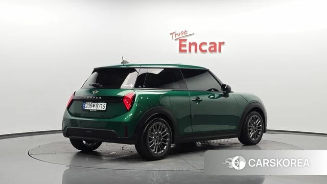 Mini Cooper C 4th generation 2024 Темно-зеленый из Кореи