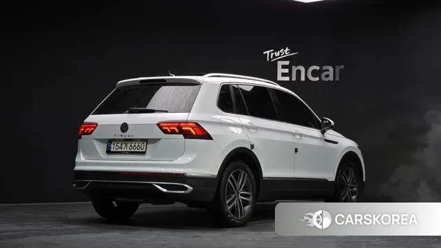 Volkswagen Tiguan second Generation 2022 Белый из Кореи