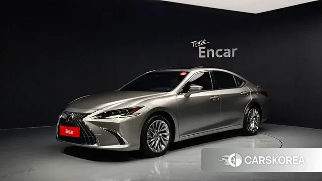 Lexus ES300h 7th generation 2024 Серый из Кореи