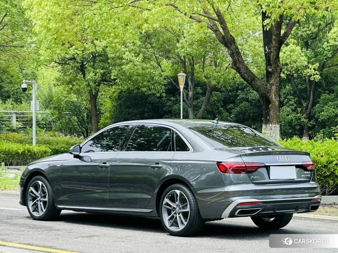 Audi A4L 2020 Темно-серый из Китая