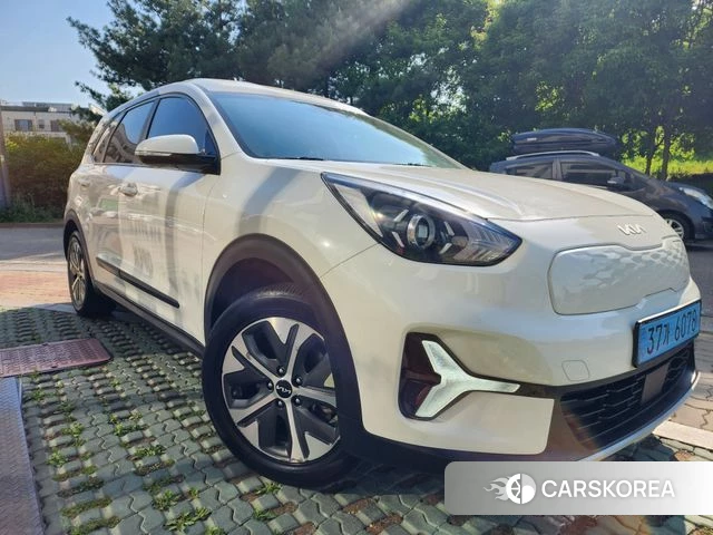 Kia Niro Plus 2022 Белый из Кореи