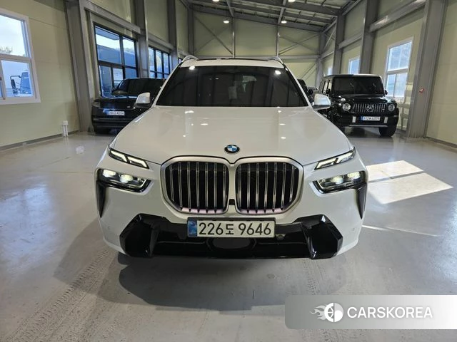 BMW X7 (G07) 2025 Белый из Кореи