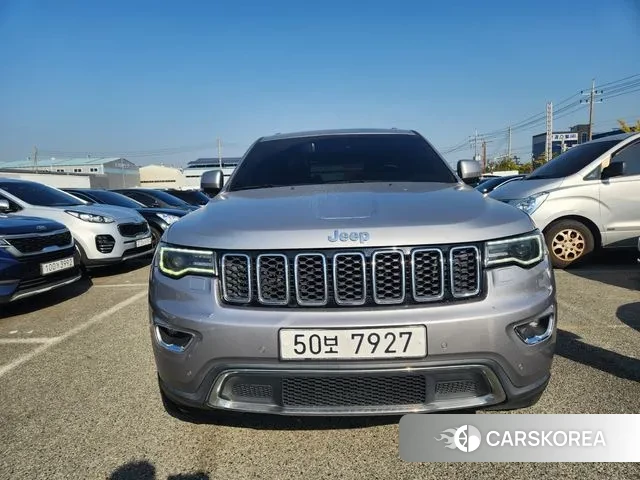 Jeep Grand Cherokee 2018 Серебряный из Кореи