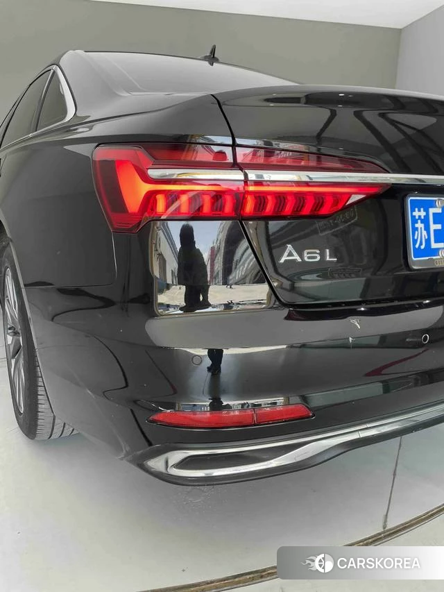 Audi A6L 2023 Черный из Китая