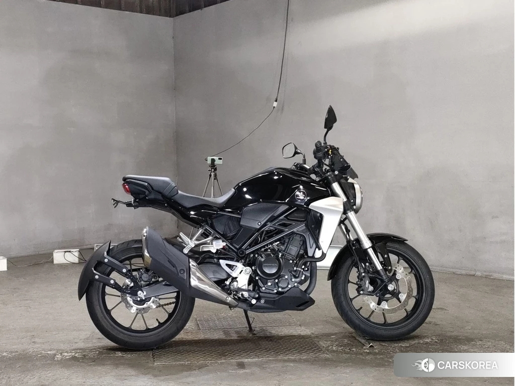Проданный Honda CB250R 2018 из Японии