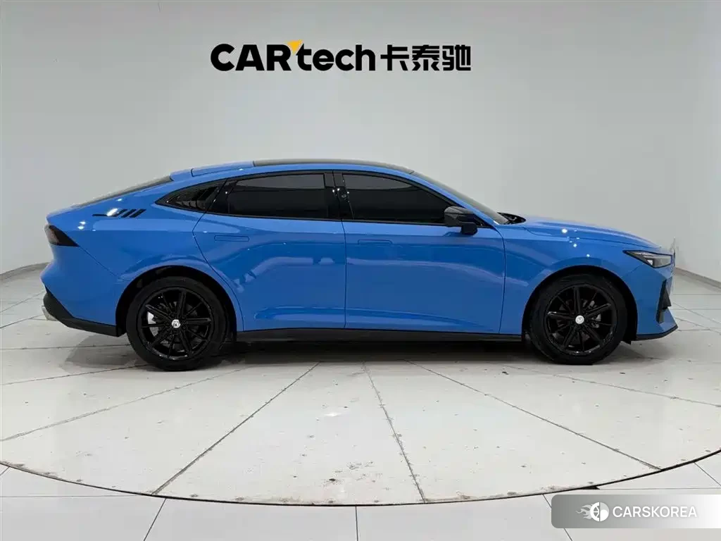 Chang'an Changan UNI-V 2022 Синий из Китая