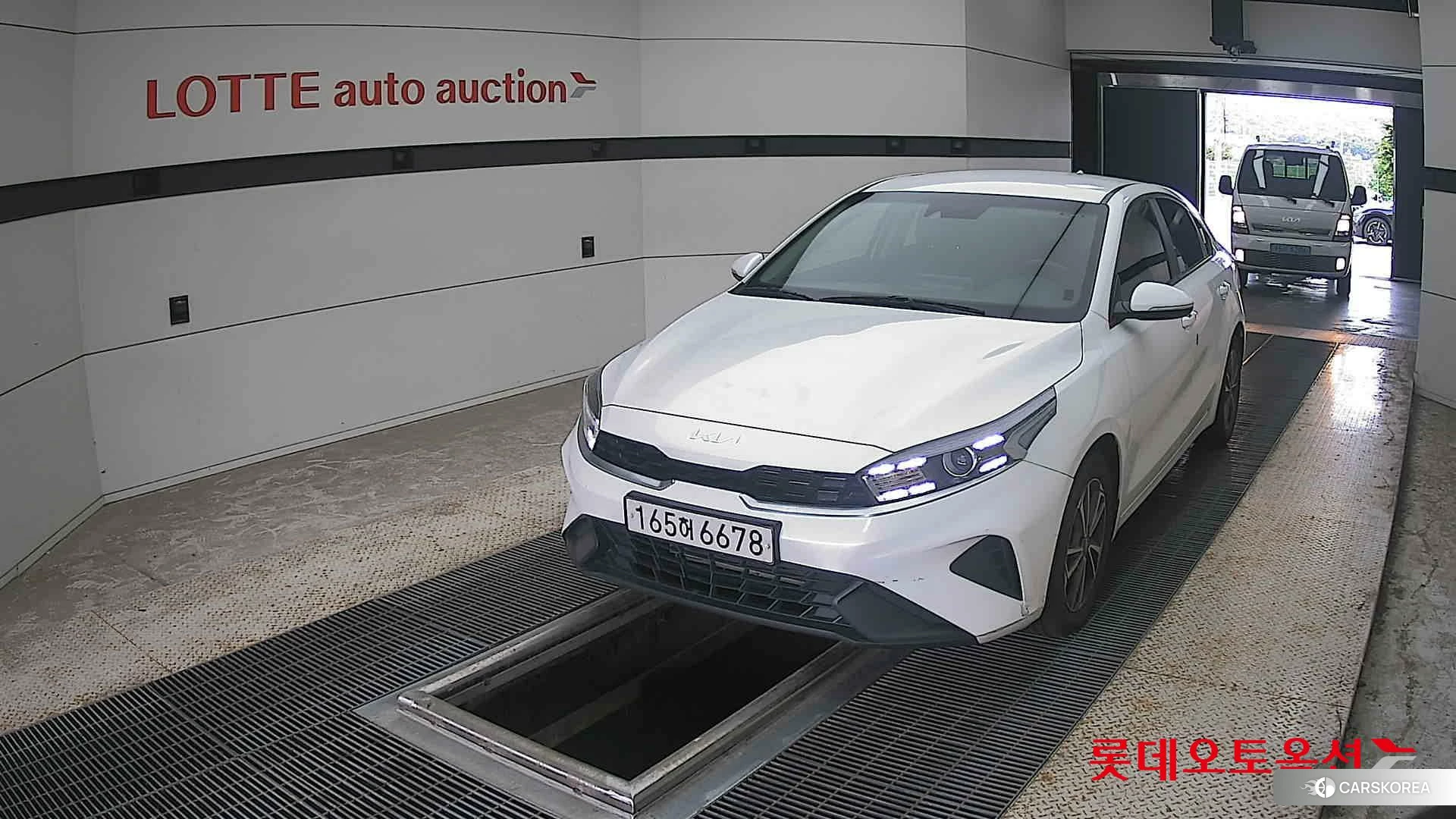 Kia K3 2022 Snow White Pearl из Кореи
