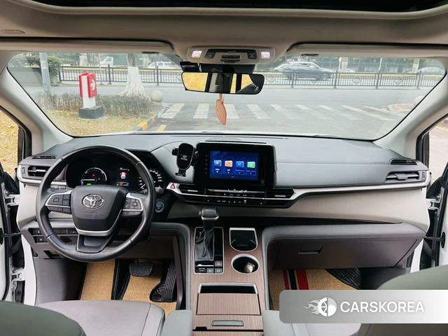 Toyota Saina 2023 Белый из Китая