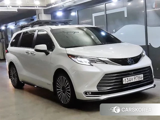 Toyota Sienna 4th Generation 2021 Белый из Кореи
