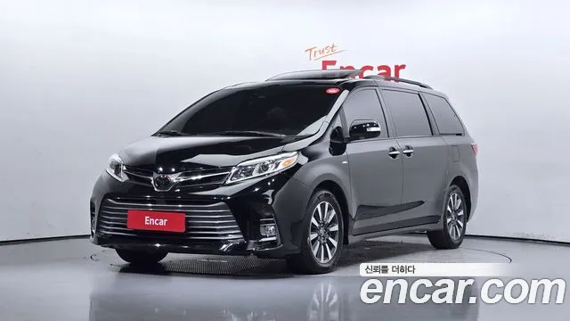 Toyota Sienna 2019 Черный из Кореи