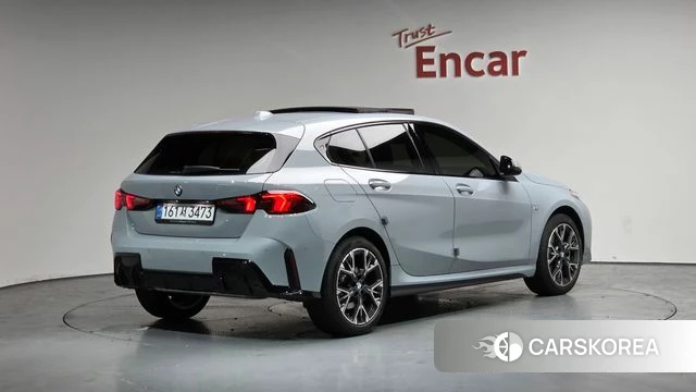 BMW 1 Series (F70) 2025 Серебристо-серый из Кореи