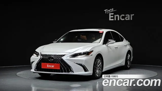 Lexus ES300h 7th generation 2023 Белый из Кореи