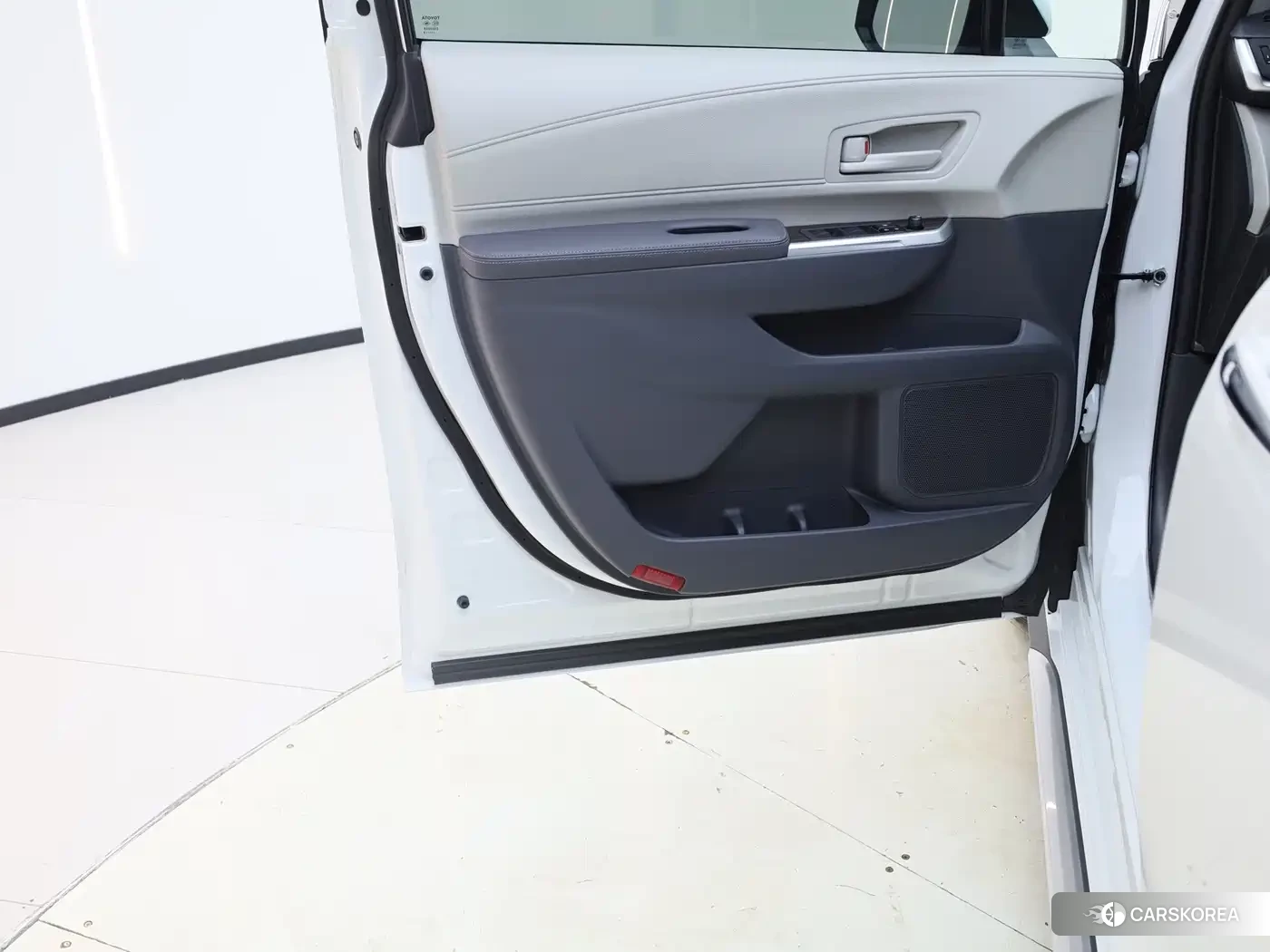 Toyota Granvia 2024 Белый из Китая