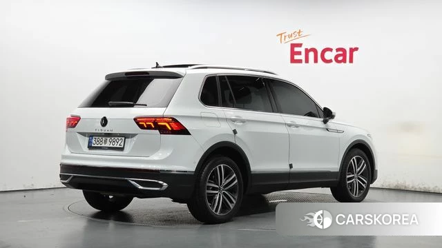 Volkswagen Tiguan second Generation 2022 Белый из Кореи