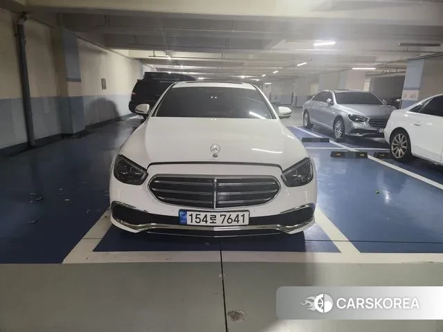 Mercedes-Benz E-Class W213 2023 Белый из Кореи