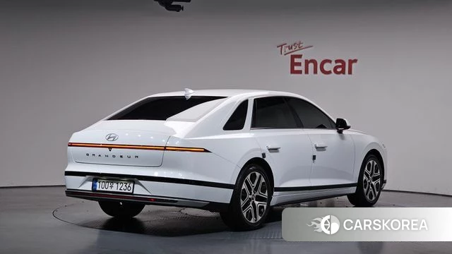 Hyundai Grandeur Hybrid (GN7) 2023 Белый из Кореи