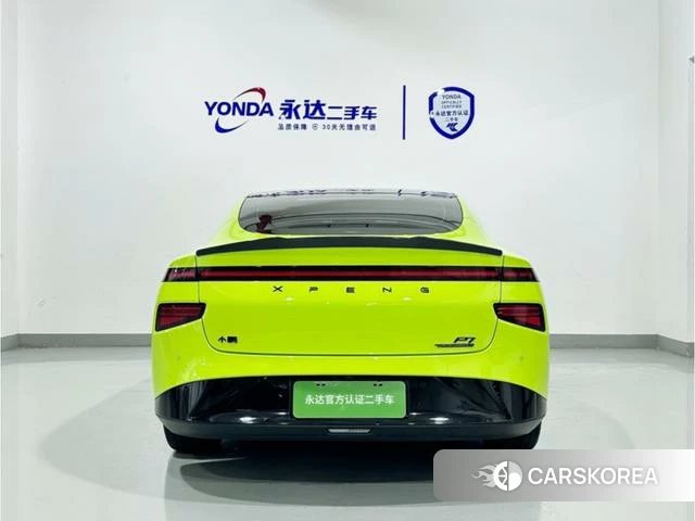 Xiaopeng Motors Xiaopeng P7 2023 Зеленый из Китая